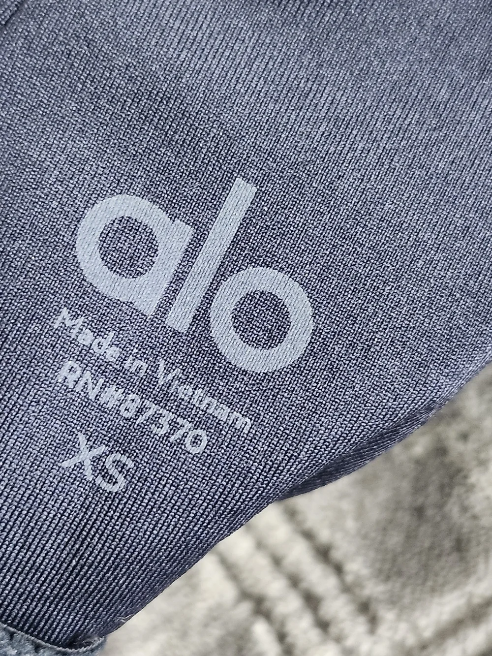 Alo Women's Gray V-Neck Ribbed Padded Crisscross Workout Yoga Tank Top Size XS
